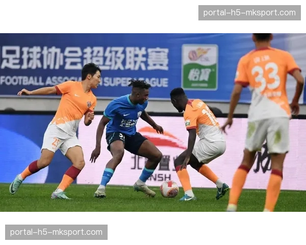 天津津门虎对阵青岛海牛，于根伟期待主场拿下关键胜利